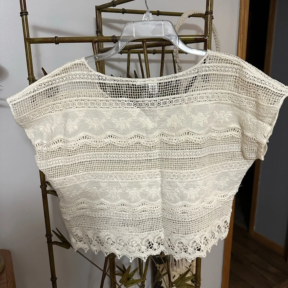 Abound Cropped Boho Lace Top.  NWOT size S.